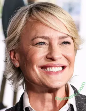 Robin Wright / RealRobinWright / robingwright nude photo #0135