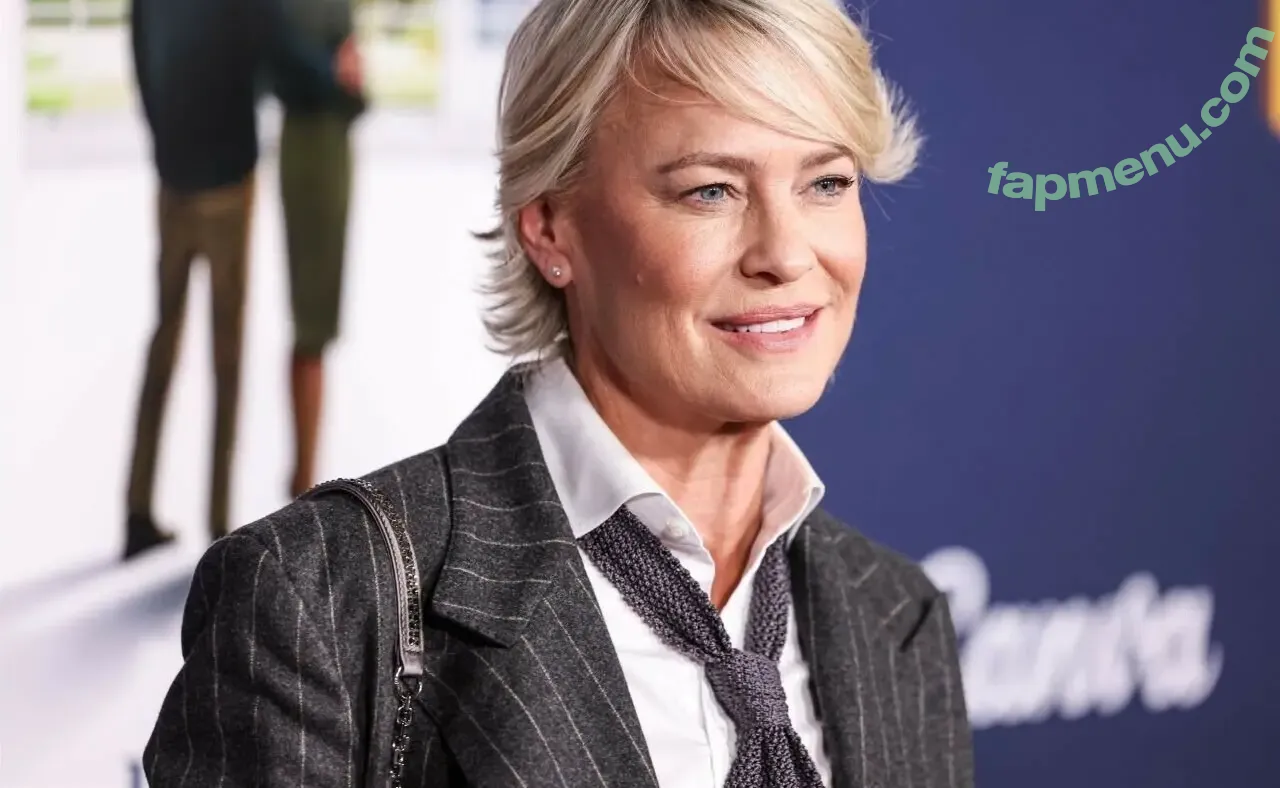 Robin Wright nude photo #0134 (RealRobinWright / robingwright)