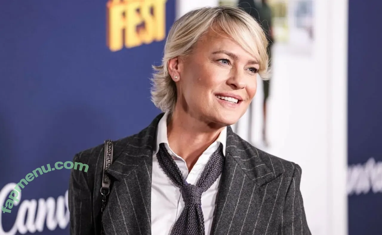 Robin Wright nude photo #0137 (RealRobinWright / robingwright)