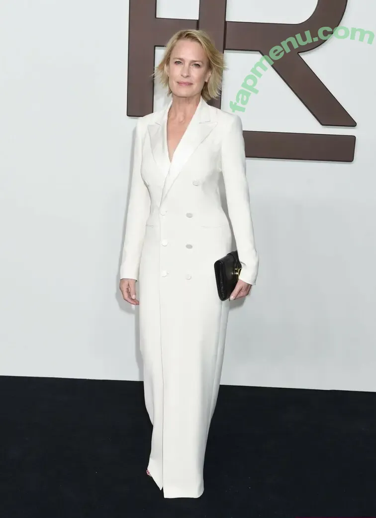 Robin Wright nude photo #0139 (RealRobinWright / robingwright)