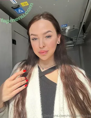 robinsonkyraa / kyraa.rx nude photo #0002