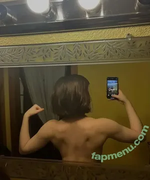robinswole / reaayuh nude photo #0002