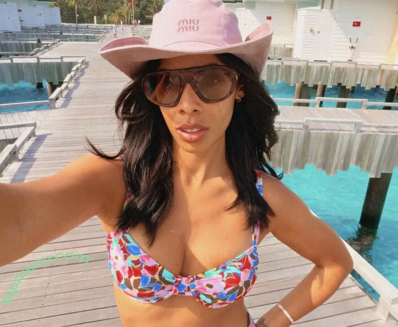 Rochelle Humes nude photo #0538 (rochellehumes)