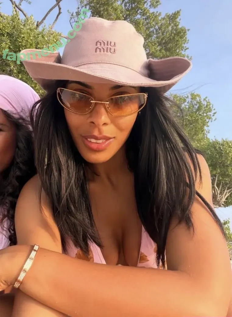 Rochelle Humes nude photo #0540 (rochellehumes)