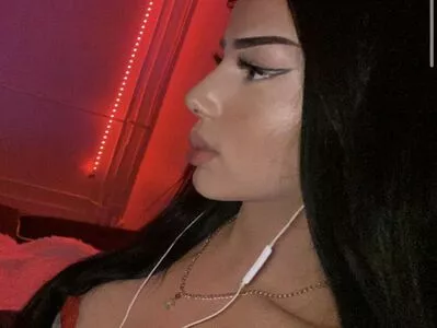 Rojin Bingöl / Binglbrtz German Trans Teen from Hamburg / RojinTSBarbie / YoungdominaTS / binglbratz nude photo #0001