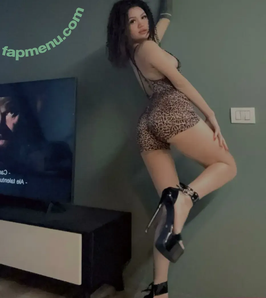 Romanian Girls nude photo #0054 (emakarter1 / roxannaursu)