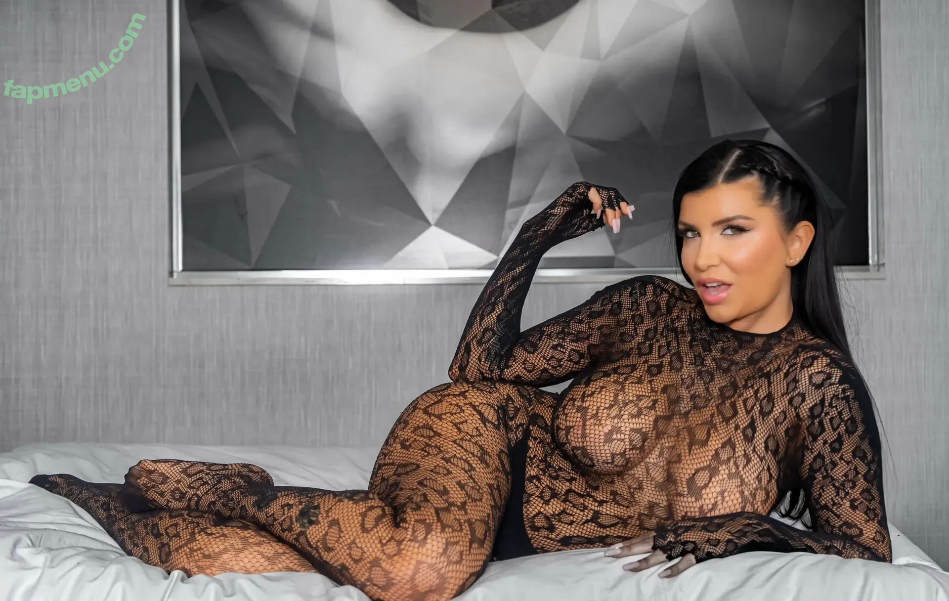 Romi Rain nude photo #2733 (romi_rain / theonlyromirain)