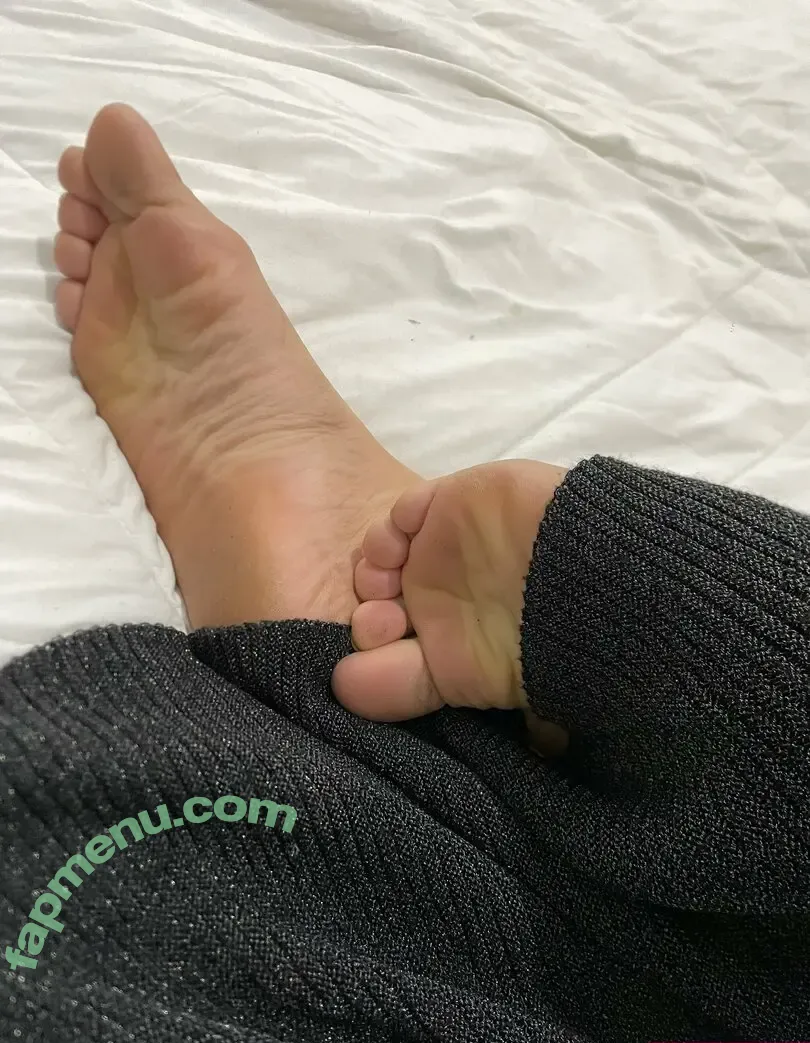 romyfeet_11 nude photo #0035 (romyfeet_11)