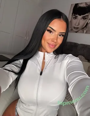 romyluisaa / romysbasics nude photo #0042