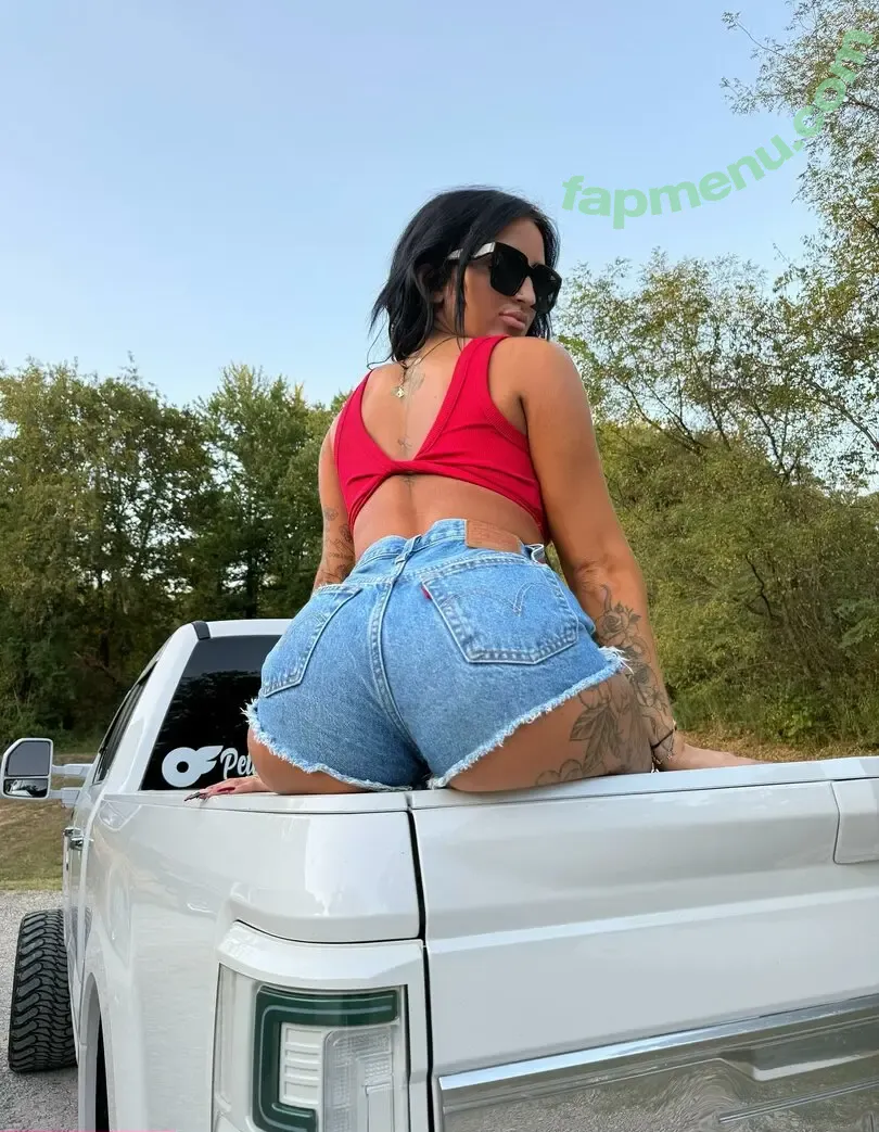 Ronika Eskins nude photo #0001 (petitetattedplati / ronika_eskins)