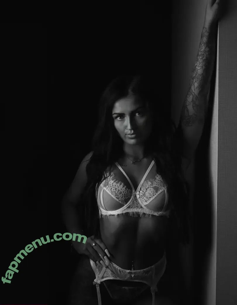 Ronika Eskins nude photo #0002 (petitetattedplati / ronika_eskins)