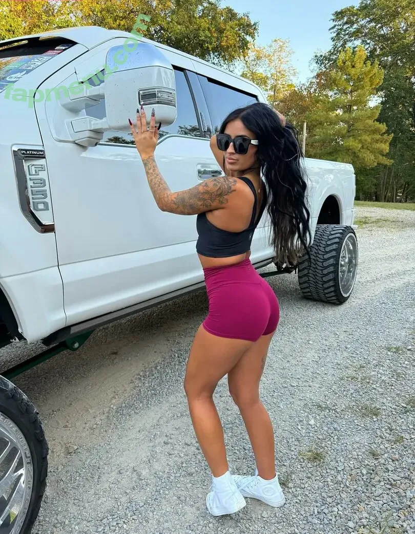 Ronika Eskins nude photo #0011 (petitetattedplati / ronika_eskins)