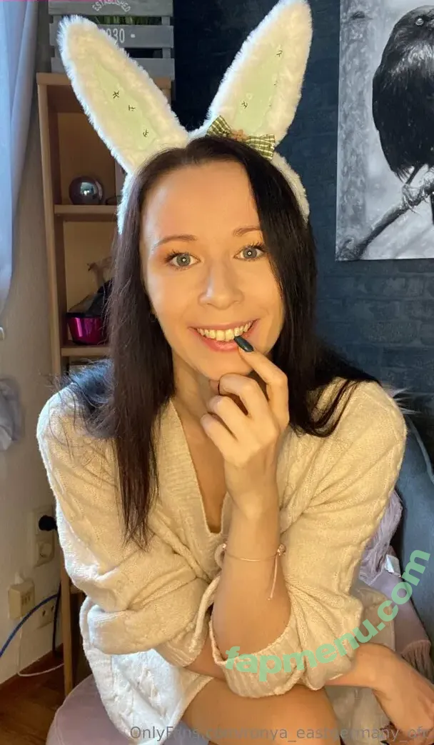 ronya_eastgermany_ofc nude photo #0025 (ronya_rabe_links)