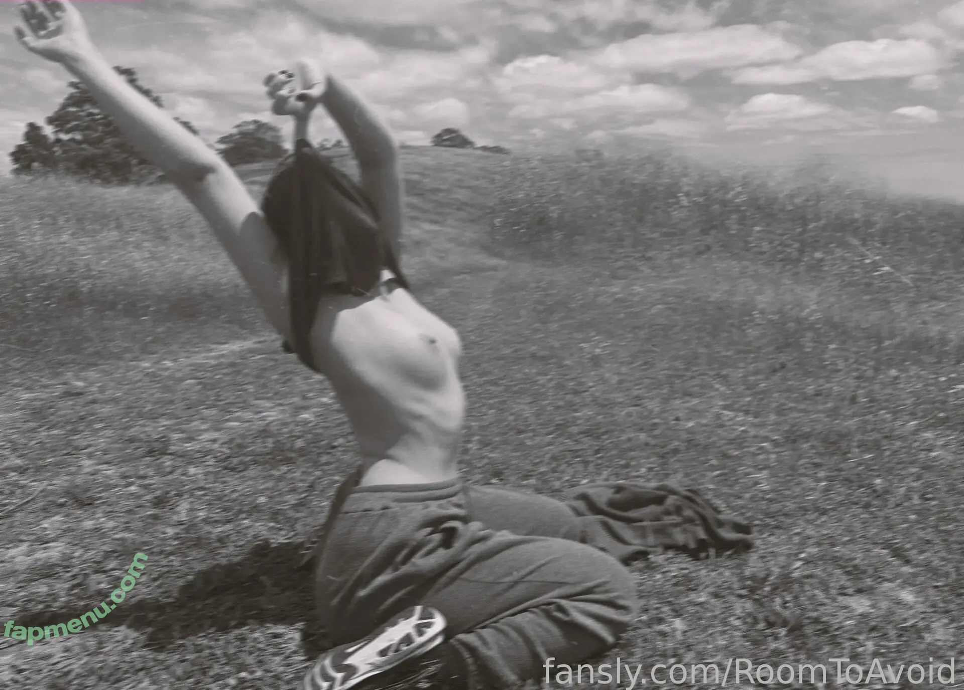 roomtoavoid nude photo #0134 (roomtoavoid)