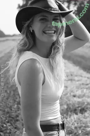 Roosjexb nude photo #0050