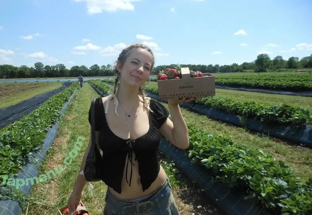 rosalie nude photo #0094 (r.osalied / sweeetrosalie)