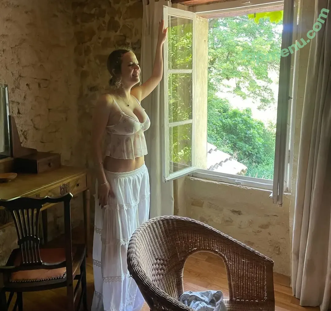 rosalie nude photo #0103 (r.osalied / sweeetrosalie)