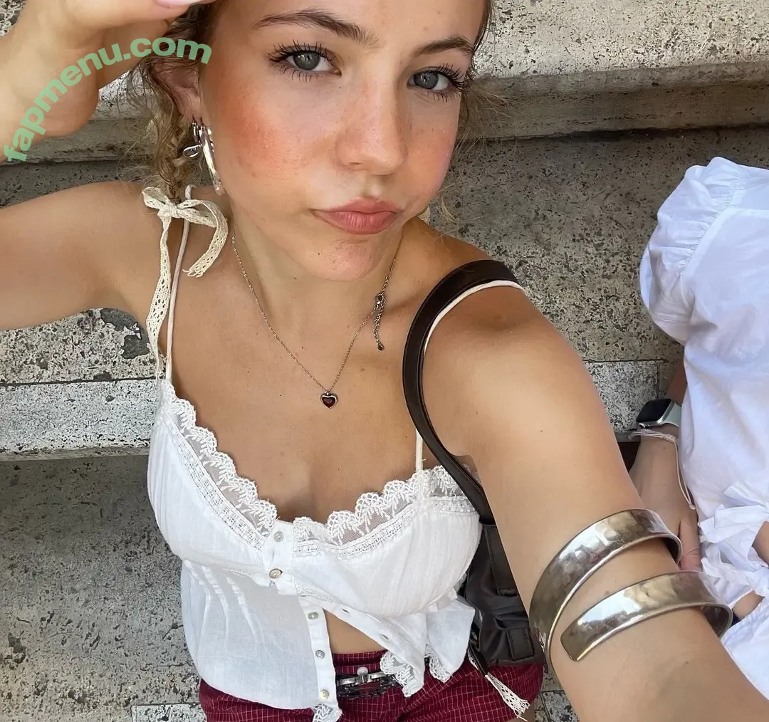 rosalie nude photo #0029 (r.osalied / sweeetrosalie)