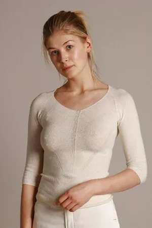 Rosamund Pike / mspike nude photo #0054