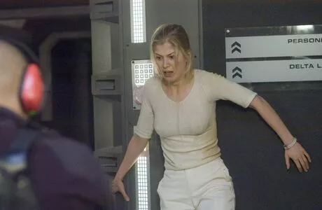 Rosamund Pike / mspike nude photo #0057