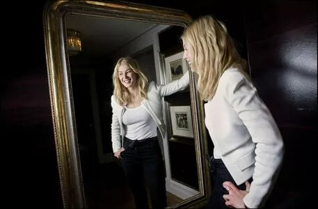 Rosamund Pike / mspike nude photo #0077