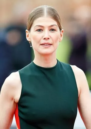 Rosamund Pike / mspike nude photo #0093