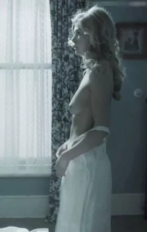 Rosamund Pike / mspike nude photo #0173