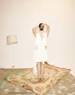 Rosamund Pike / mspike nude photo #0217