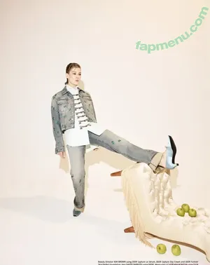 Rosamund Pike / mspike nude photo #0219