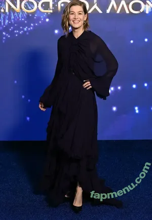 Rosamund Pike / mspike nude photo #0222