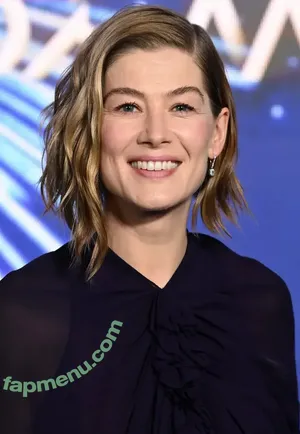 Rosamund Pike / mspike nude photo #0225