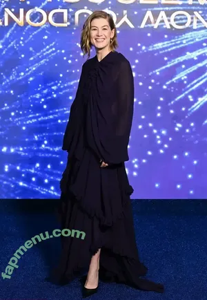 Rosamund Pike / mspike nude photo #0227