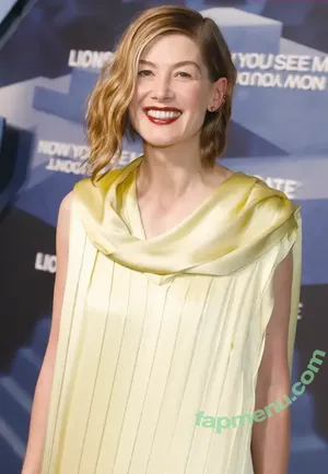 Rosamund Pike / mspike nude photo #0235