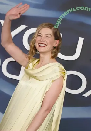 Rosamund Pike / mspike nude photo #0237