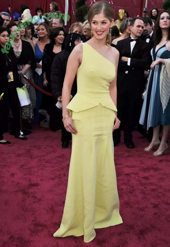 Rosamund Pike nude photo #0097 (mspike)