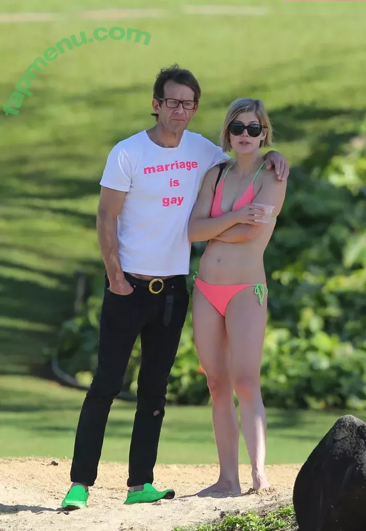 Rosamund Pike nude photo #0106 (mspike)