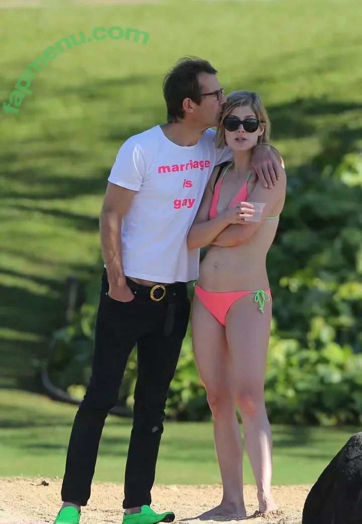 Rosamund Pike nude photo #0108 (mspike)