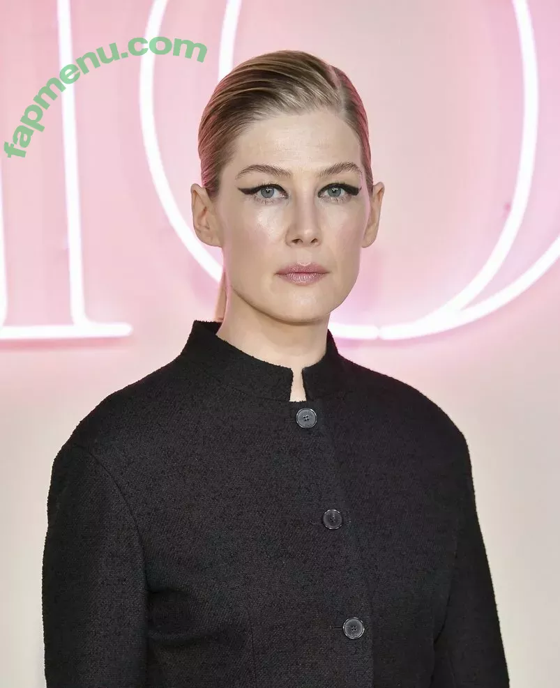 Rosamund Pike nude photo #0129 (mspike)