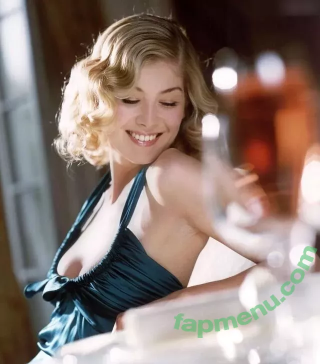 Rosamund Pike nude photo #0144 (mspike)