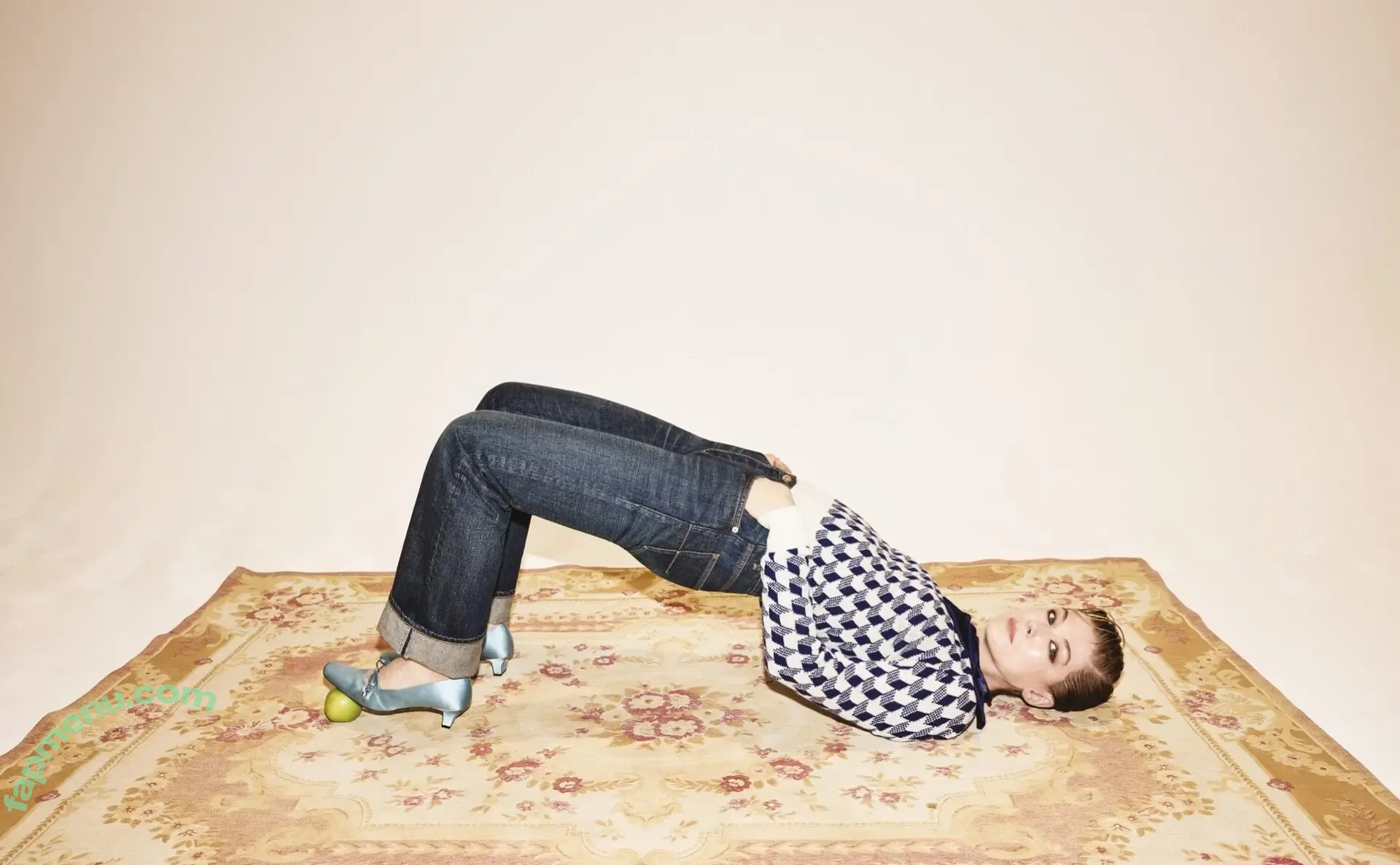 Rosamund Pike nude photo #0216 (mspike)