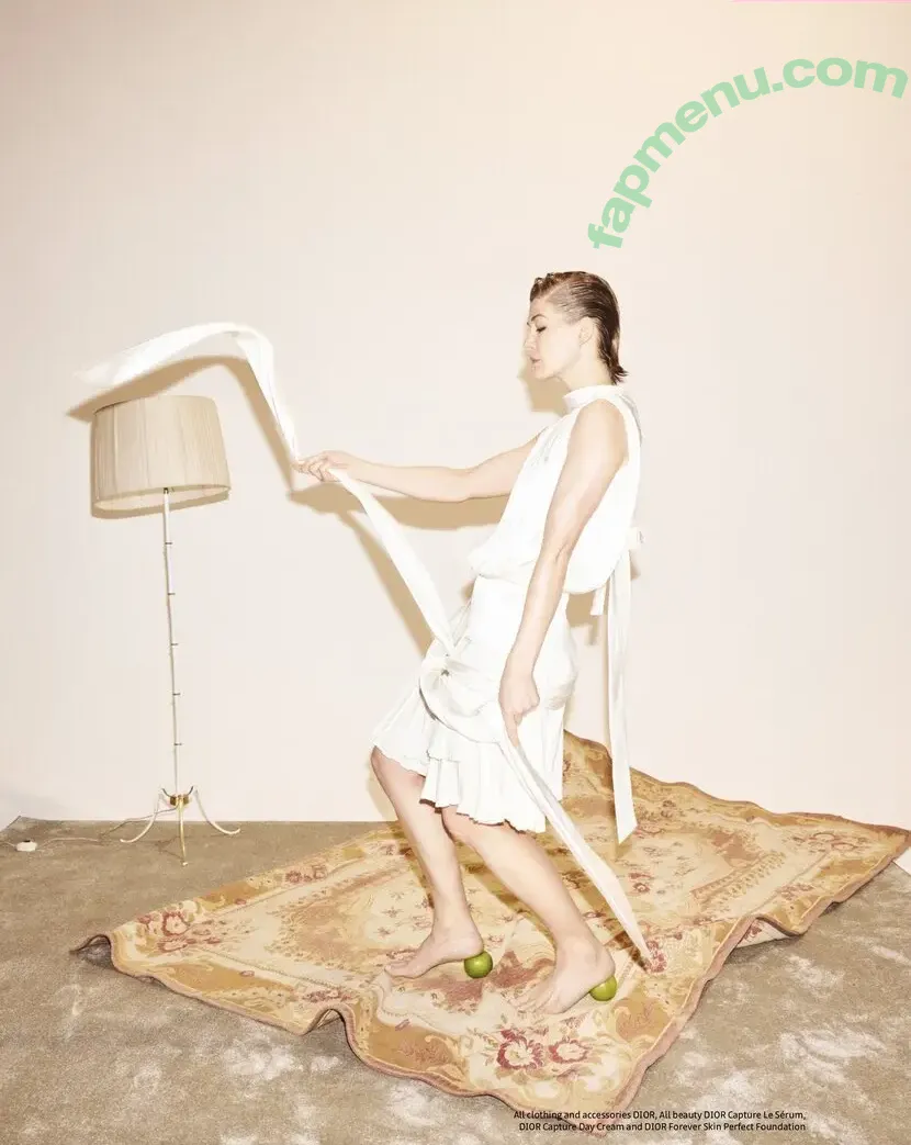 Rosamund Pike nude photo #0218 (mspike)