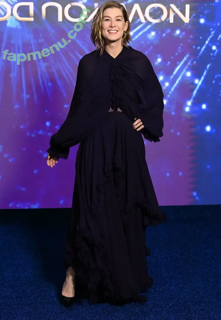 Rosamund Pike nude photo #0220 (mspike)