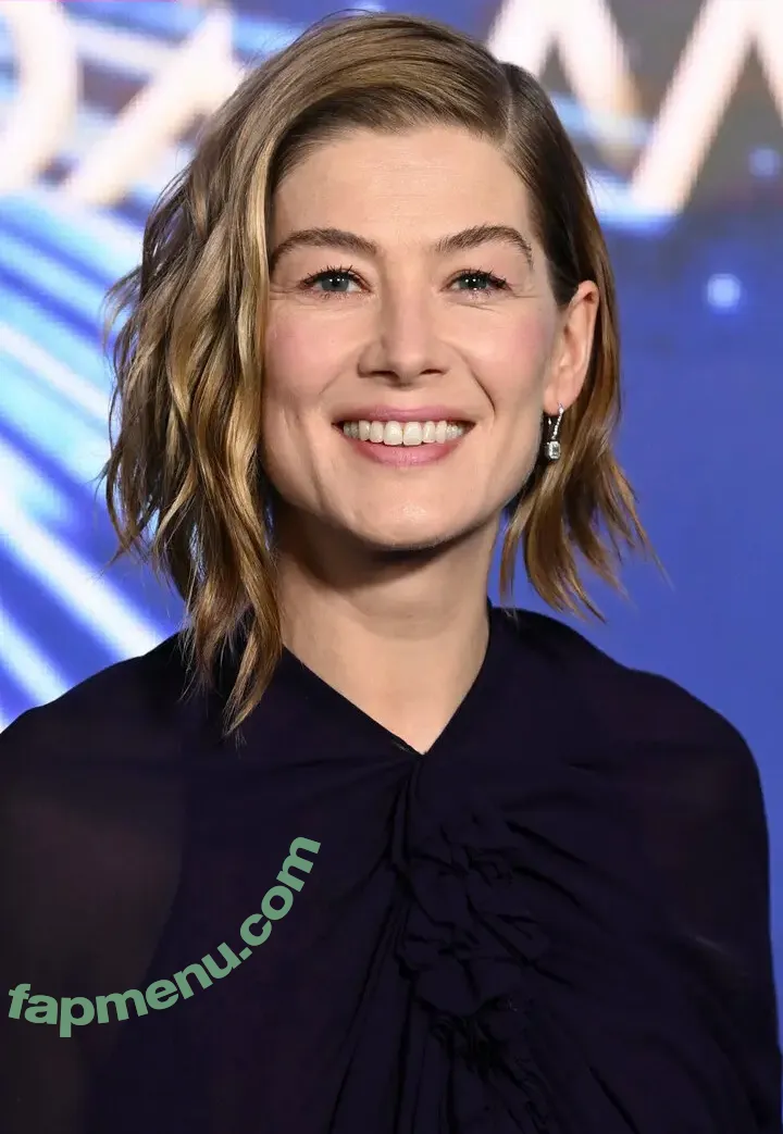 Rosamund Pike nude photo #0225 (mspike)