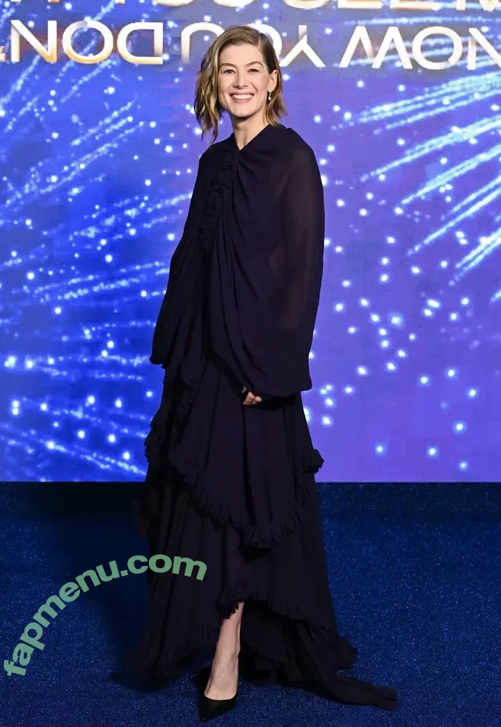 Rosamund Pike nude photo #0227 (mspike)