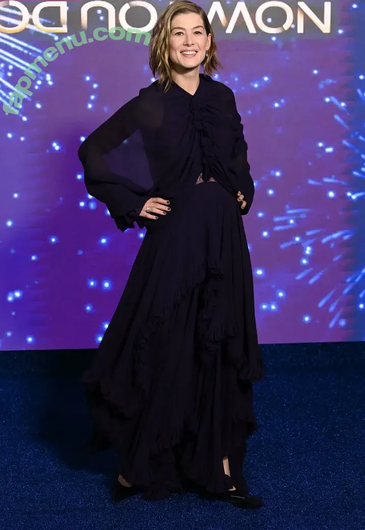 Rosamund Pike nude photo #0230 (mspike)