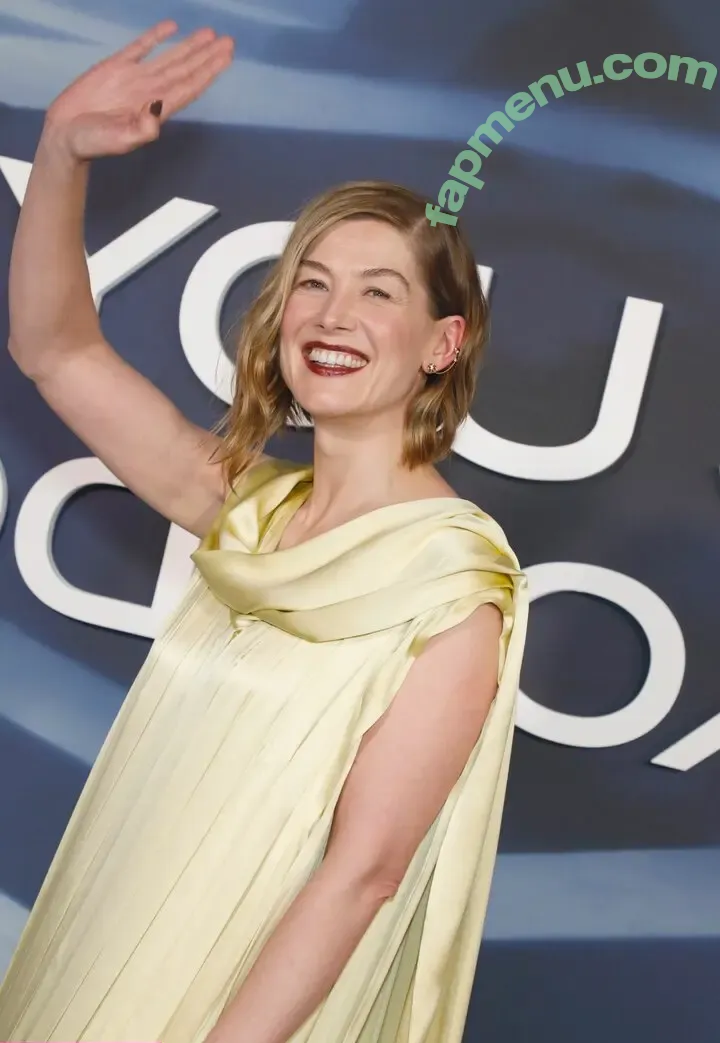 Rosamund Pike nude photo #0237 (mspike)