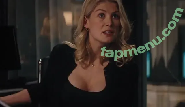 Rosamund Pike nude photo #0245 (mspike)