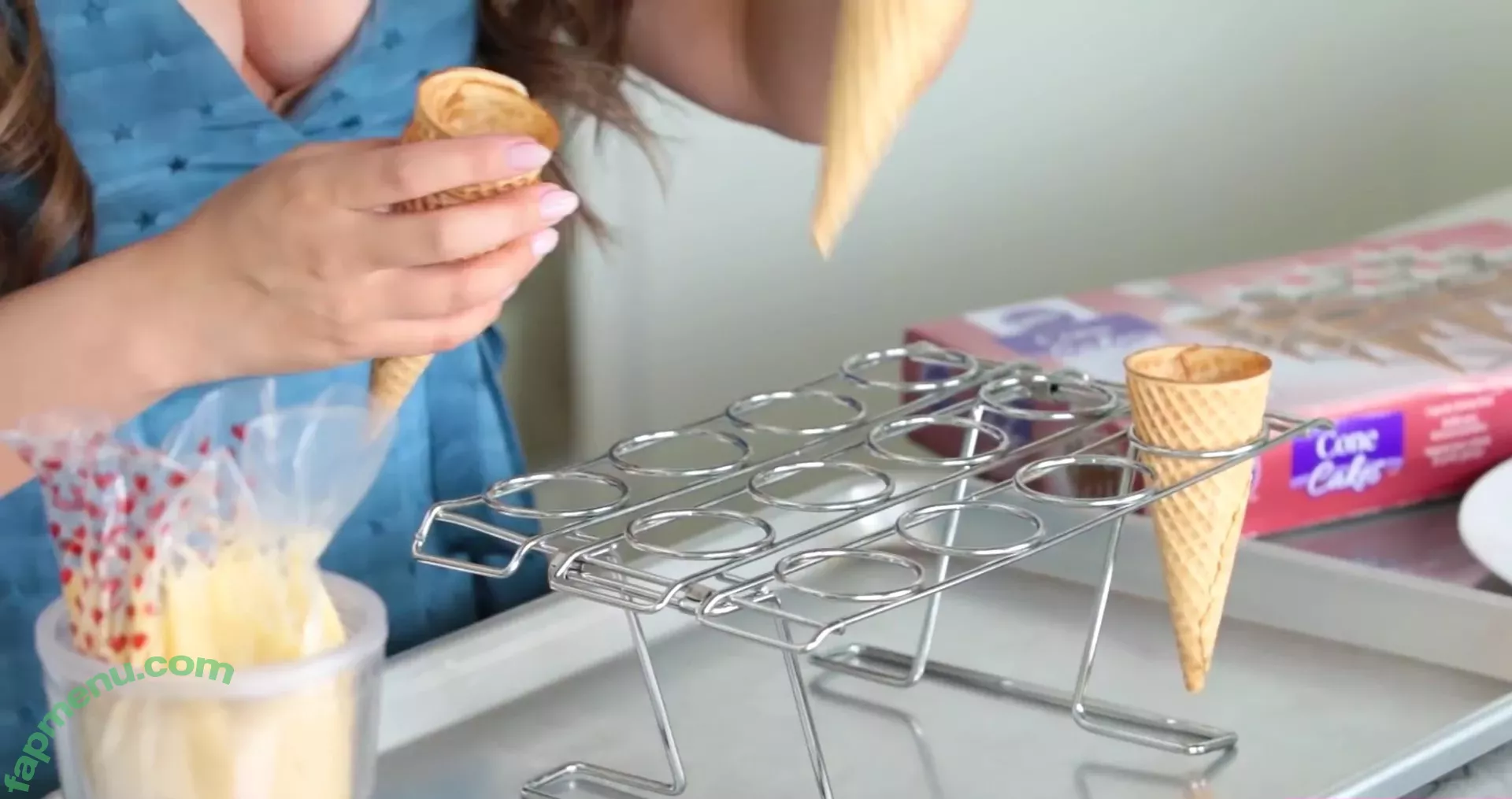 Rosanna Pansino nude photo #0012 (rosannapansino)