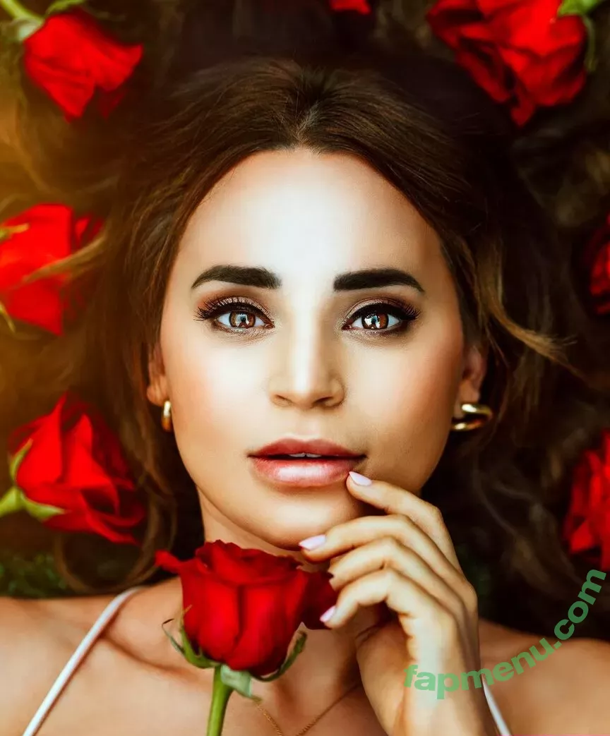 Rosanna Pansino nude photo #0150 (rosannapansino)