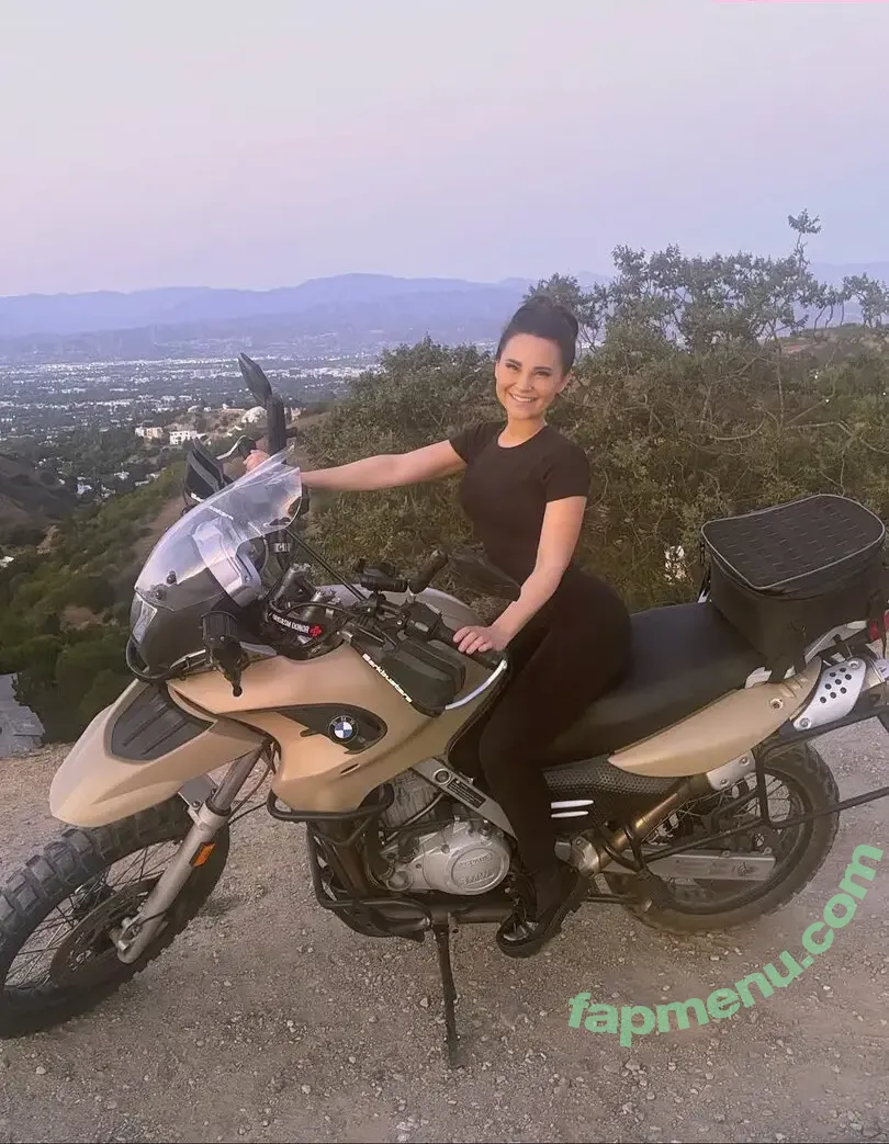 Rosanna Pansino nude photo #0641 (rosannapansino)